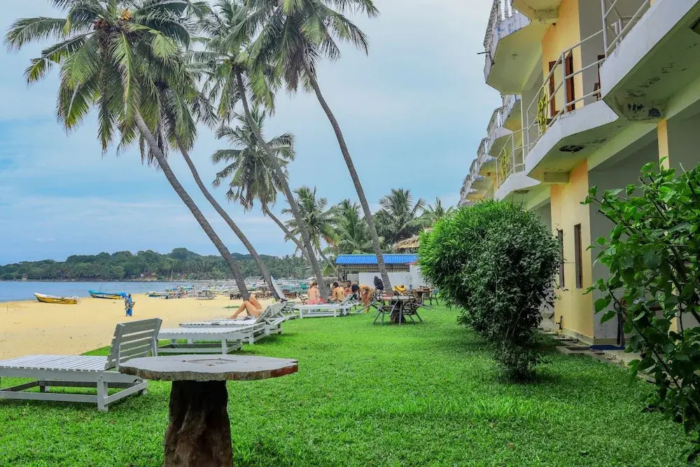 New Tri Star Beach Hotel