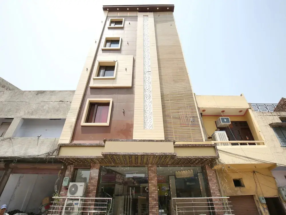 OYO 16341 Hotel C7