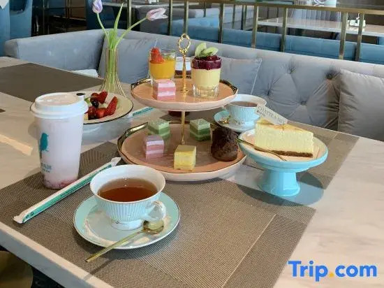 XANA DELUXE HOTEL(Qingyuan High-speed Railway Station South Bank Park Store)