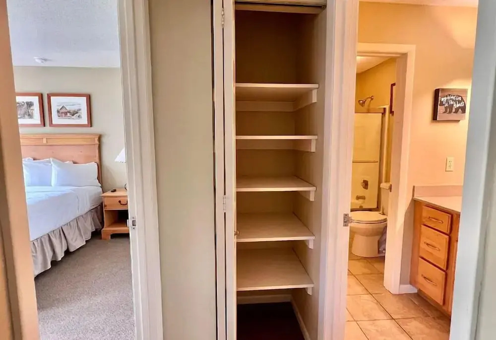 Charming 1BDR Condo w Golf Course View