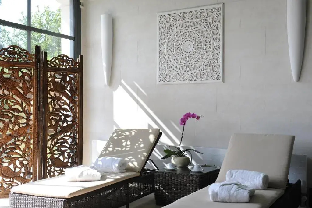 Le Domaine des Doucins & Spa, Gîte 3 étoiles, 10 minutes de Jonzac piscine et spa