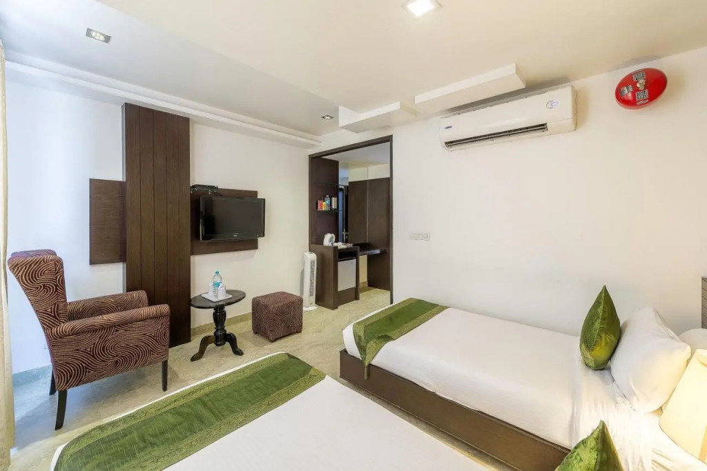 Hotel Raya Inn
