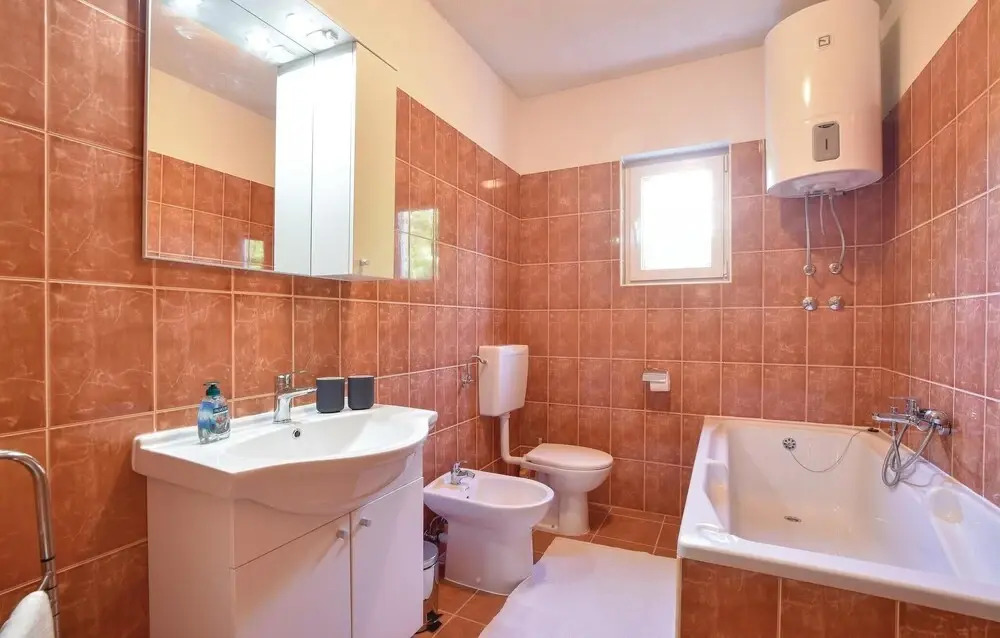 Two-Bedroom Holiday Home In Sinj