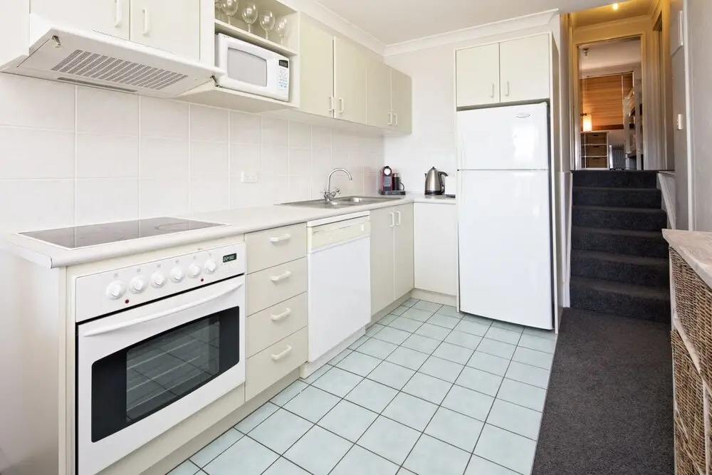 Horizons 420 Lake Jindabyne Waterfront