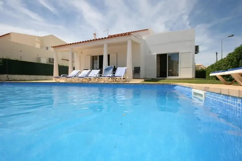 Villa 8 by Algarkasa