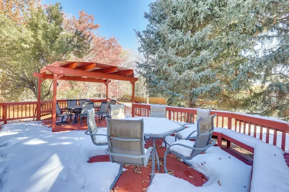 7 Mi to Downtown Denver: Lakewood Gem w/ Deck!