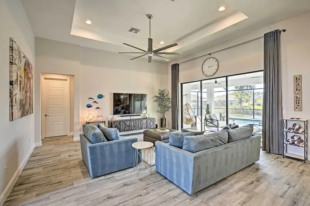 Sun-Seekers Getaway: Lavish Cape Coral Villa