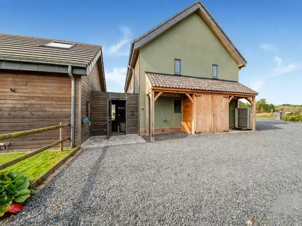 Tranquil Holiday Home in Mont with bubble bath, Terrace, Garden