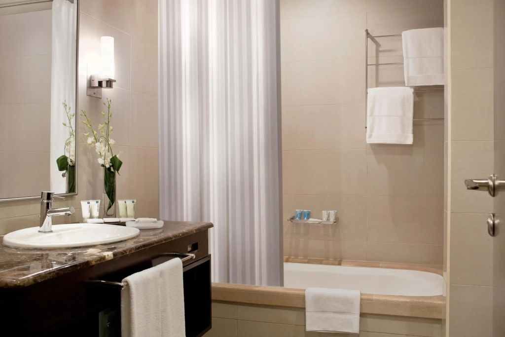 Отель Radisson Blu Barsha Heights