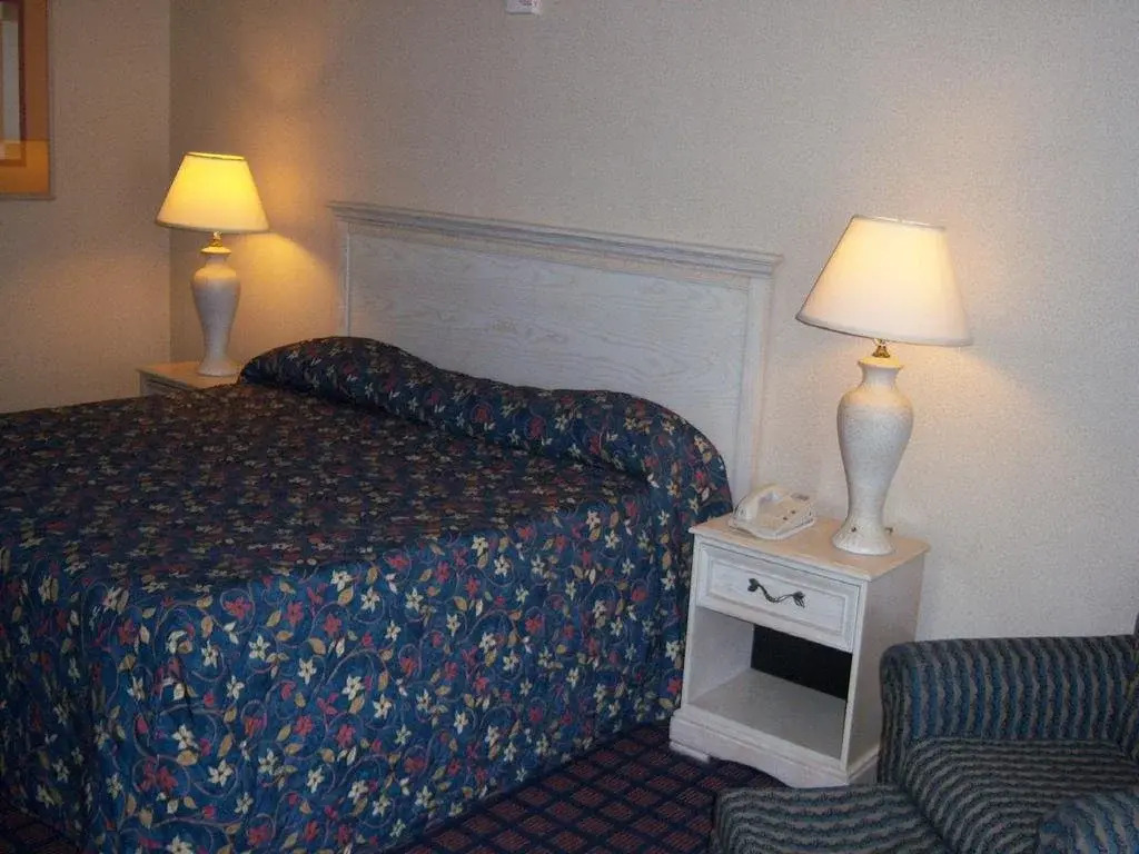 Motel 6 Pratt