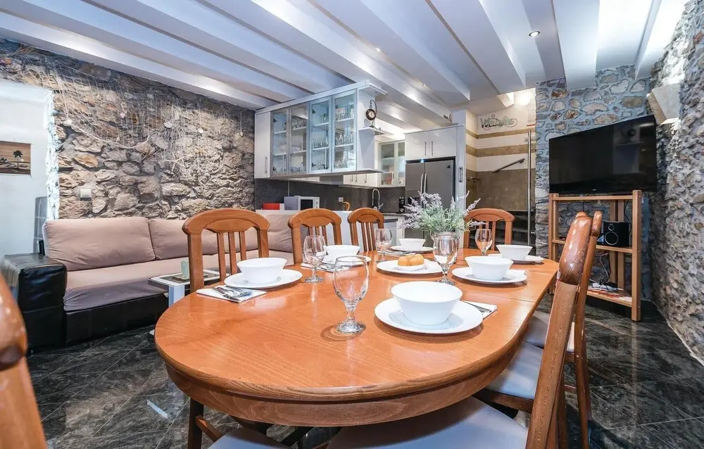 Nice Home in Vodice With Wifi and 4 Bedrooms