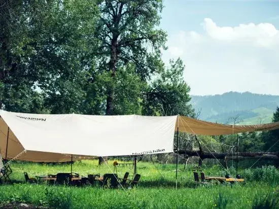 Narat Linyin Hotel (Narat Scenic Area Branch)