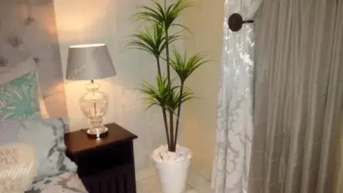 Dinaledi House