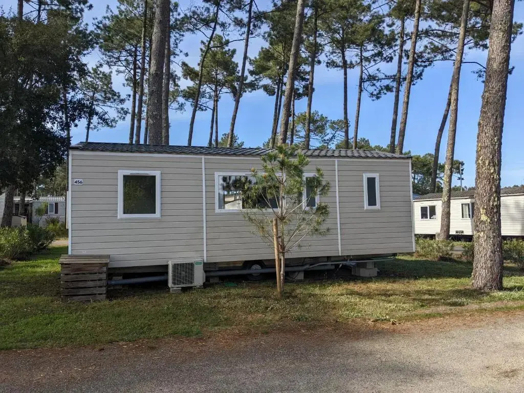 Le HETRE " Camping Les Dunes De Contis " St Julien en Born