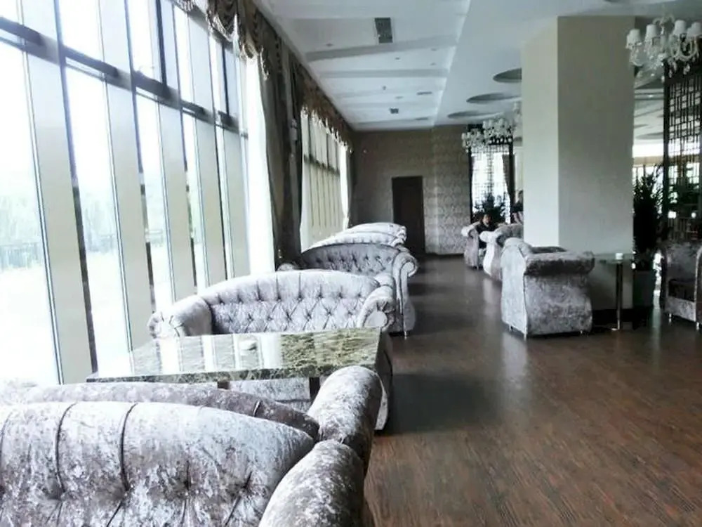 Head Holiday Hotel