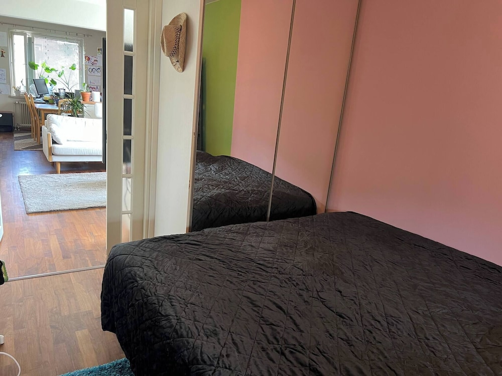 Cozy Well Connected Family Apartment