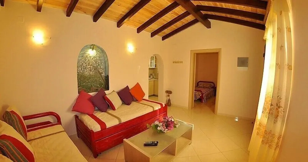 Elenas Seaside Apartments & Studios