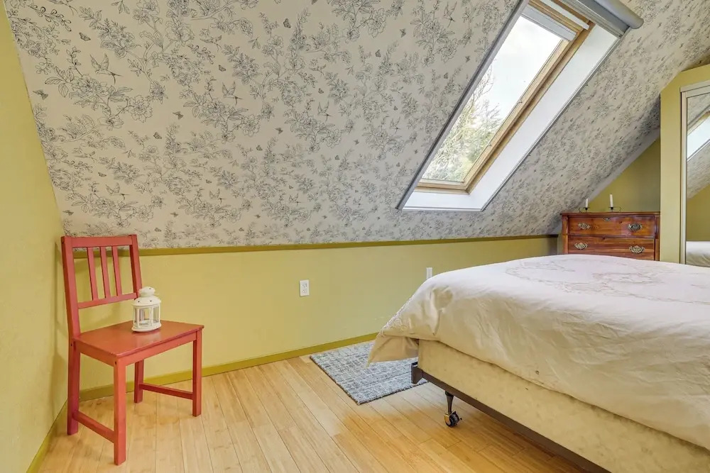 Partial Lake Arrowhead View: Cabin w/ Game Room!