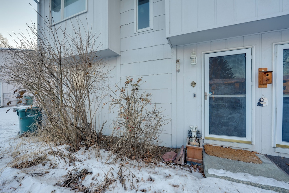 U-med District Townhome w/ Private Yard + Grill