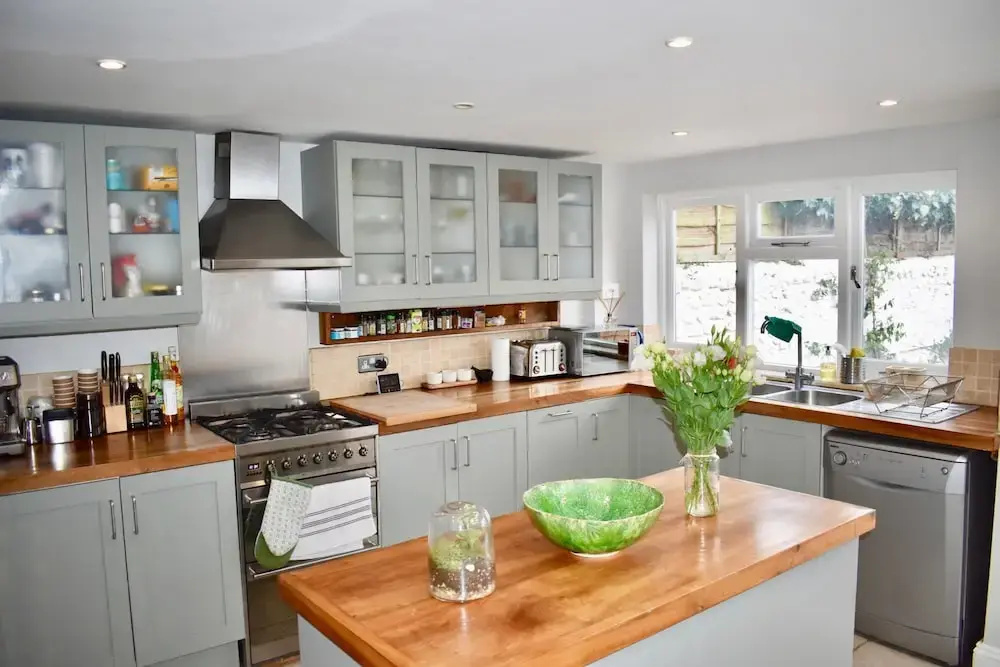 4 Bedroom Townhouse Near the Beach