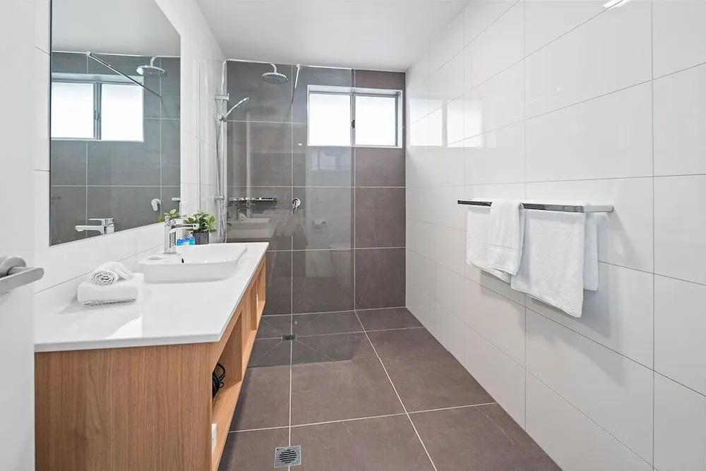 Hive Hotel, Moruya