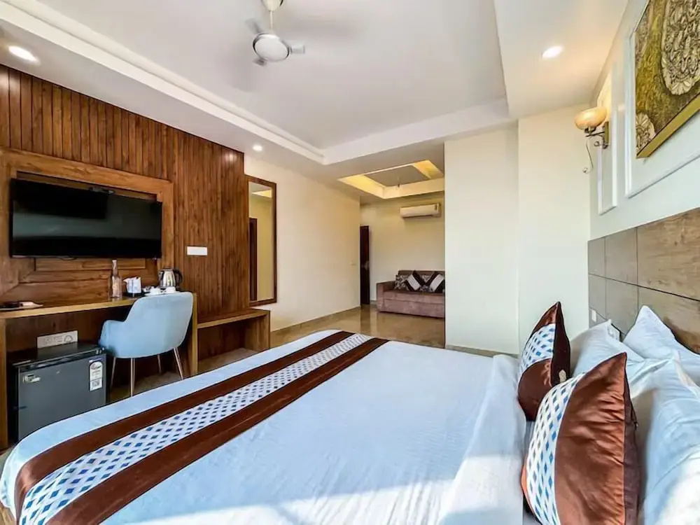 Hotel Nirvana Bliss, Behind Parmarth Niketan