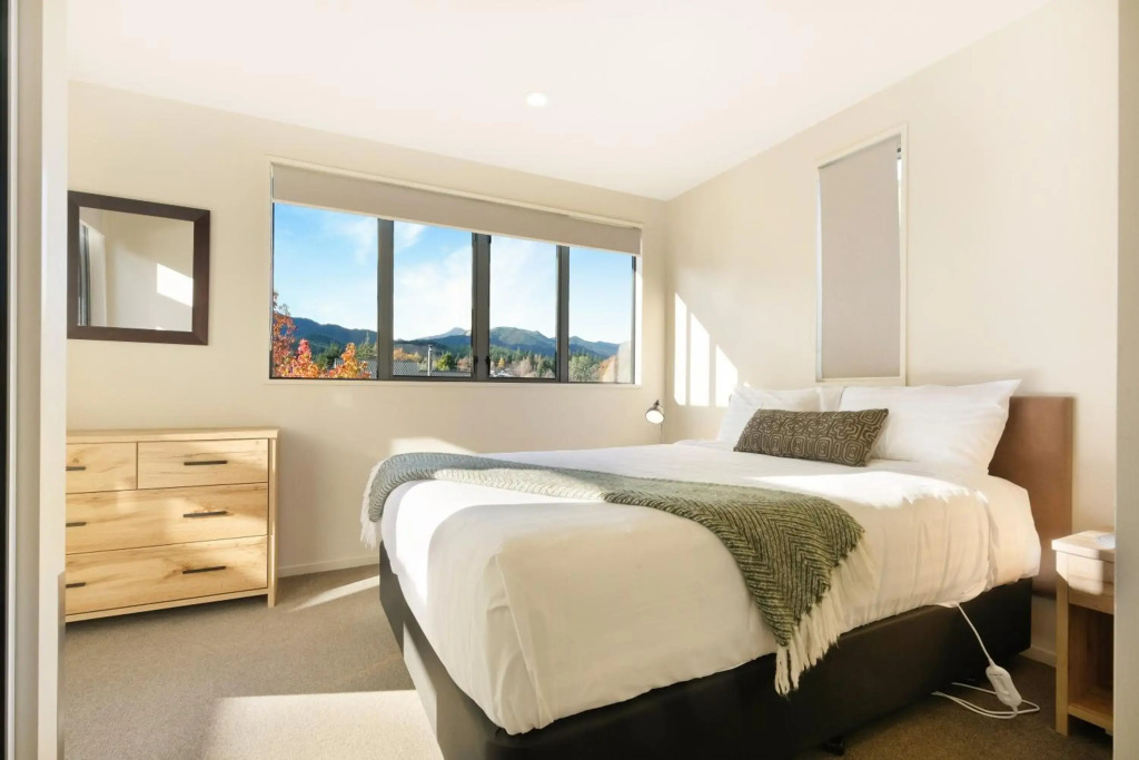 *** LAKE VILLA 467 ***