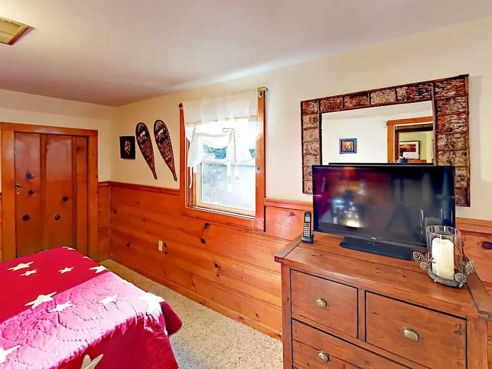 1498 Pine Home 4 Bedrooms 2.5 Bathrooms Home