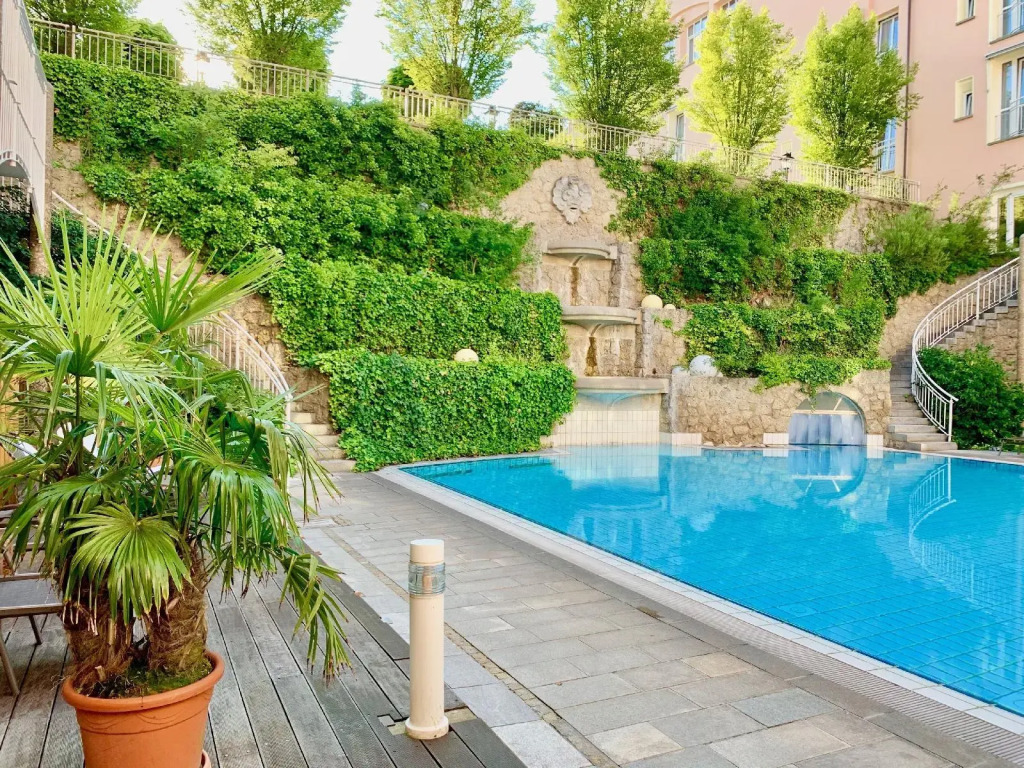 MAXIMILIAN Grand Hotel