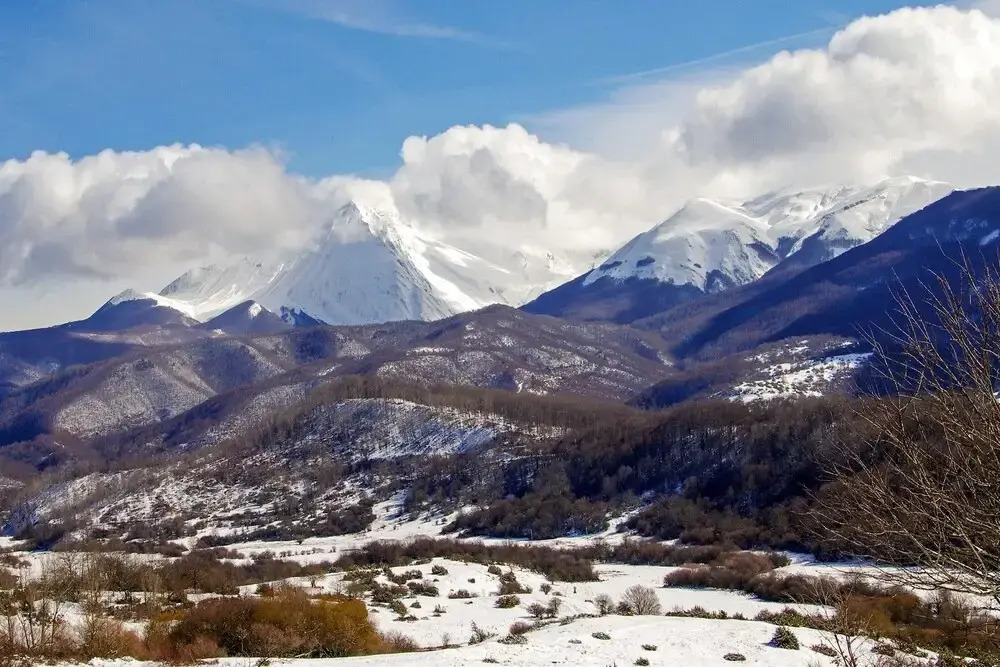 House With one Bedroom in Lettomonoppello, With Wonderful Mountain View and Enclosed Garden Near the Slopes