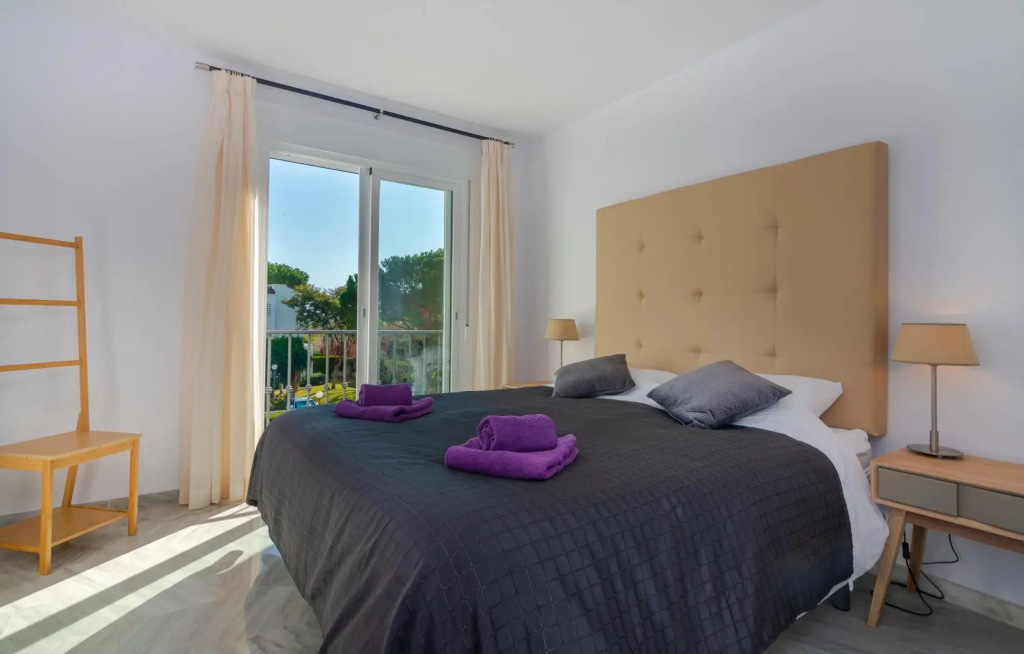 11226 - Modern beach side duplex penthouse.