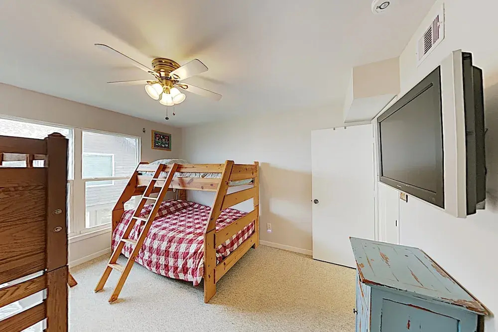 Exquisite Gulf-front W/ Steps To Beach 3 Bedroom Home