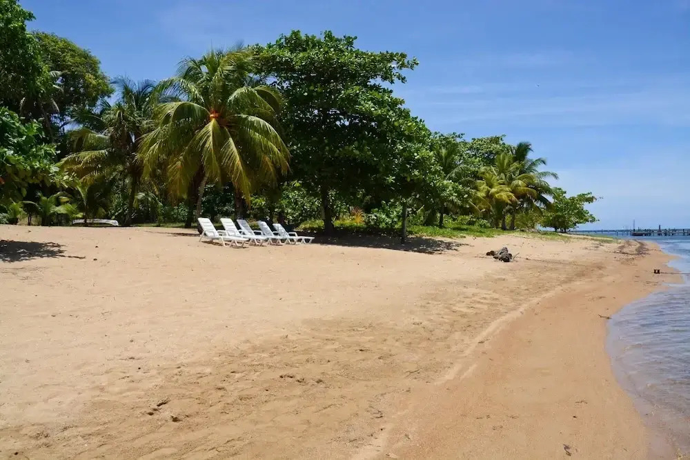 Rock Point Villas Vacations Rentals Sandy Bay, Roatan, Honduras.c.a