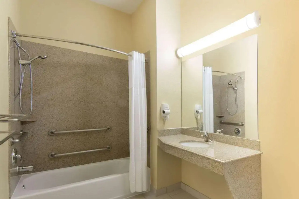 Rodeway Inn & Suites