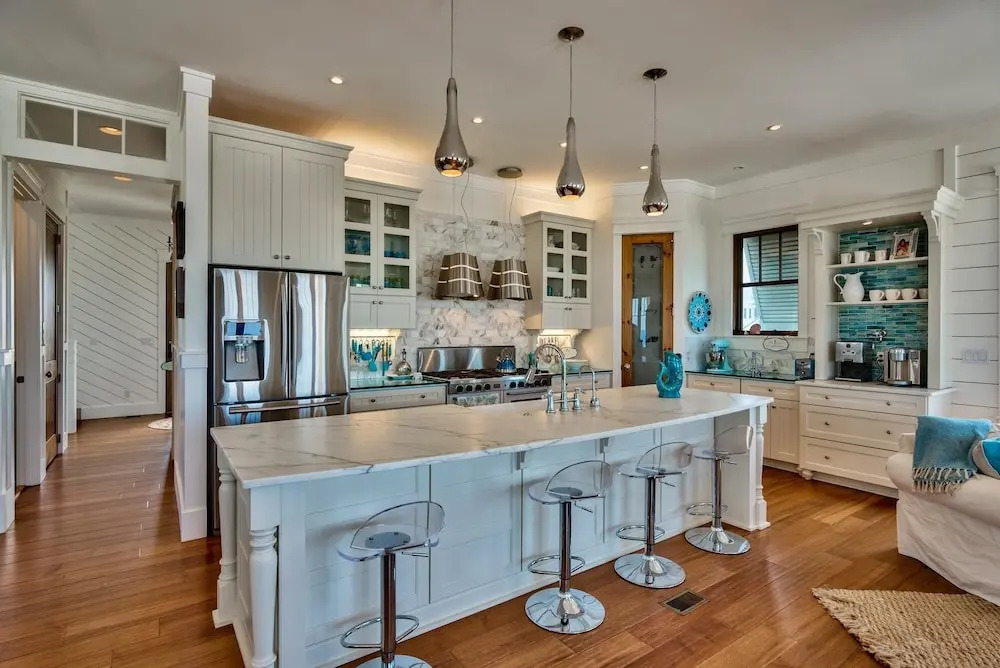 Tangled In Blue 5 Bedroom Holiday Home by Five Star Properties