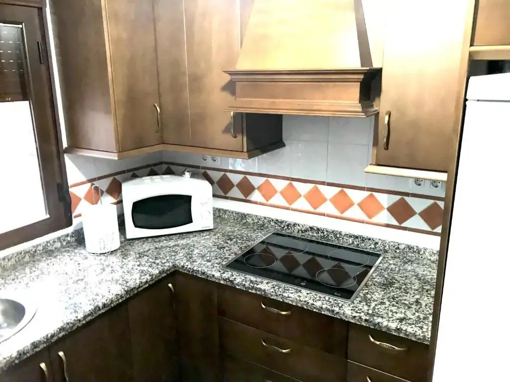 Vistaluque - Casa Adosada de 3 habitaciones con Piscina y Pista de Padel