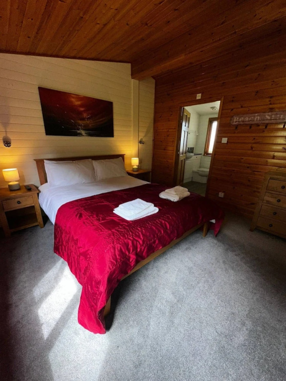 Serene Watermouth Cabin Retreat With Hot Tub & Stunning Coastal Views