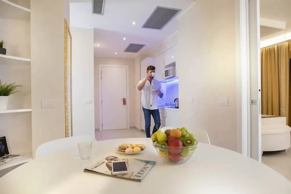 White Suite & Apartments
