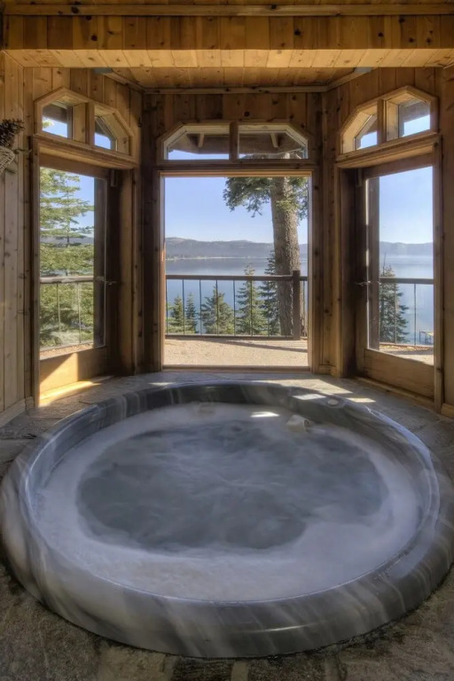 Gardner Lake View Rental Home by RedAwning