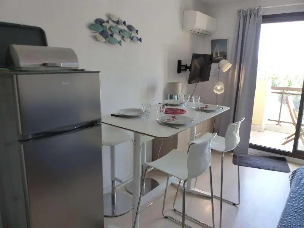 Appartement Le Lavandou, 2 pièces, 4 personnes - FR-1-308-79