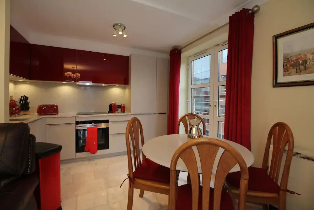 Luxury City River View Apartment