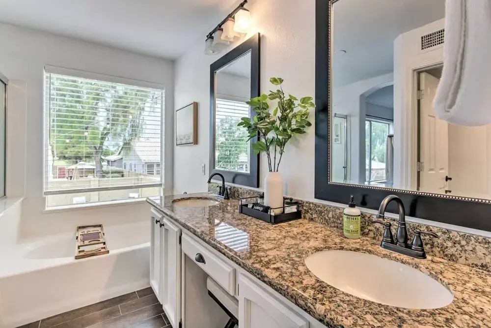 Beautiful Chandler Escape w/ Putting Green & Pool!