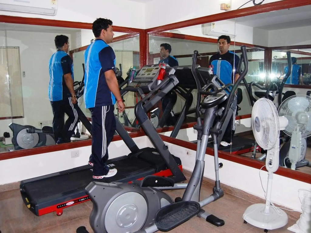 HOTEL VISHAL RESIDENCY NEAR DELHI AIRPORT with FREE AIRPORT DROP
