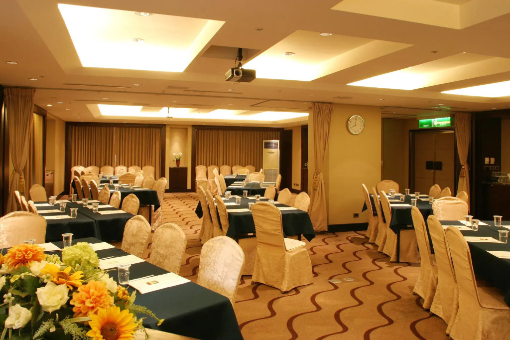 Grand Forward Hotel