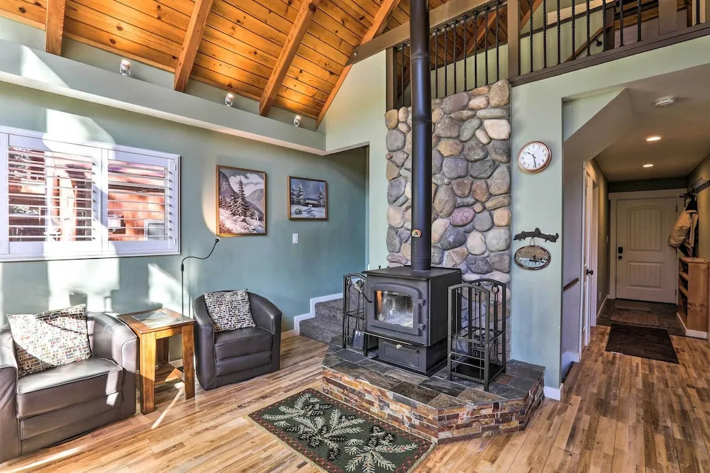 Close to Donner Lake & Skiing: Truckee Getaway
