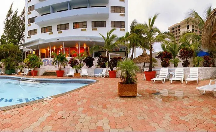 Howard Johnson Plaza Dezerland Beach & Spa