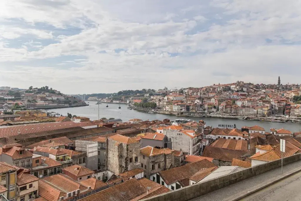2BR Flat w/ AC & Great Views by LovelyStay