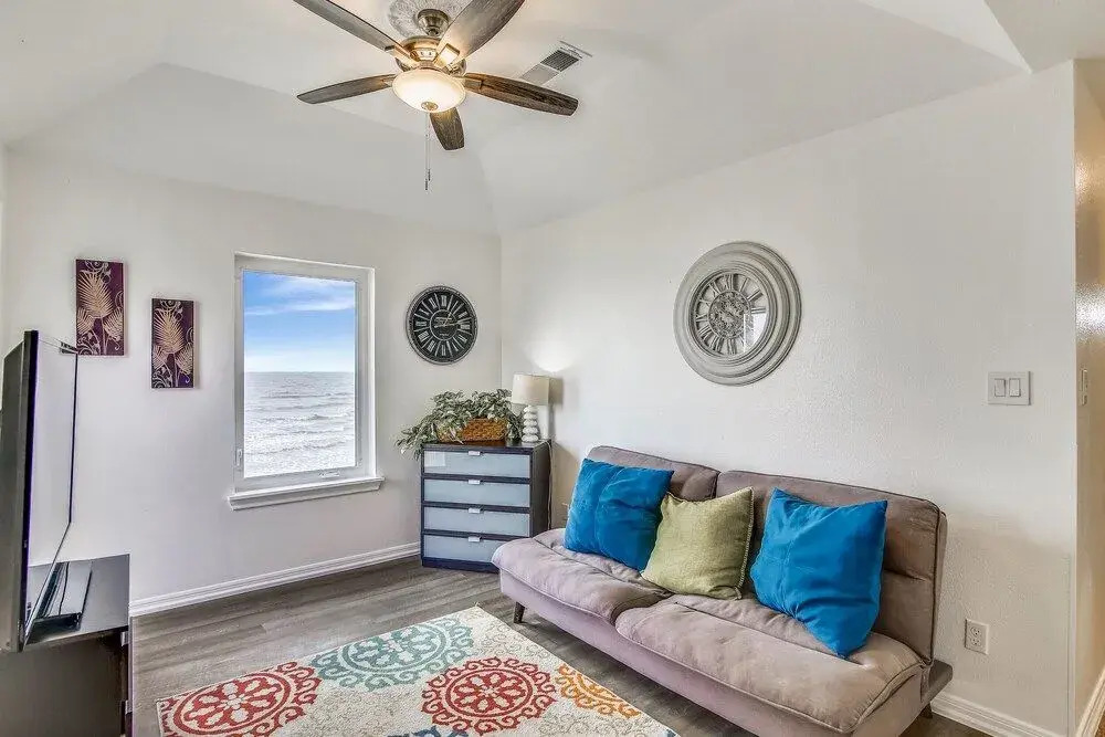 Kahala Beachfront by Ryson Vacation Rentals