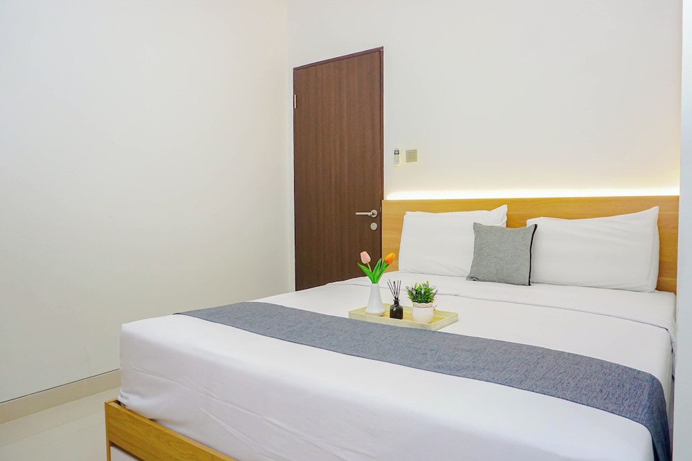 Comfortable And Contemporary 2Br At Apartment Transpark Cibubur