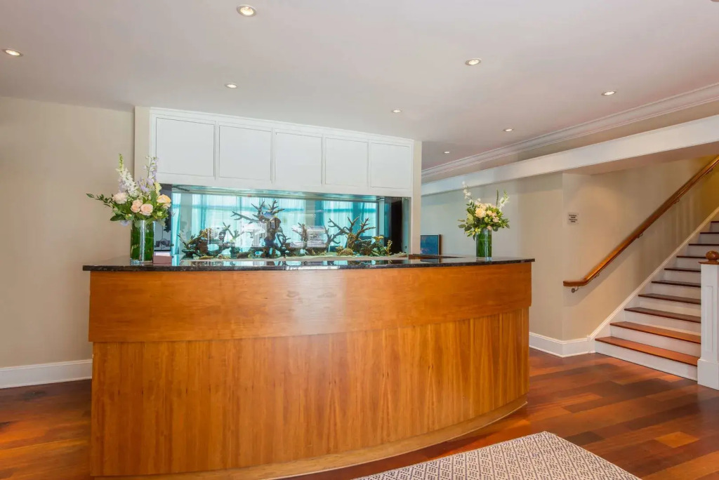 Breakwater Inn